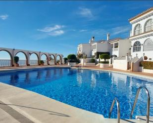 Piscina de Casa adosada en venda en Benalmádena amb Aire condicionat, Calefacció i Jardí privat