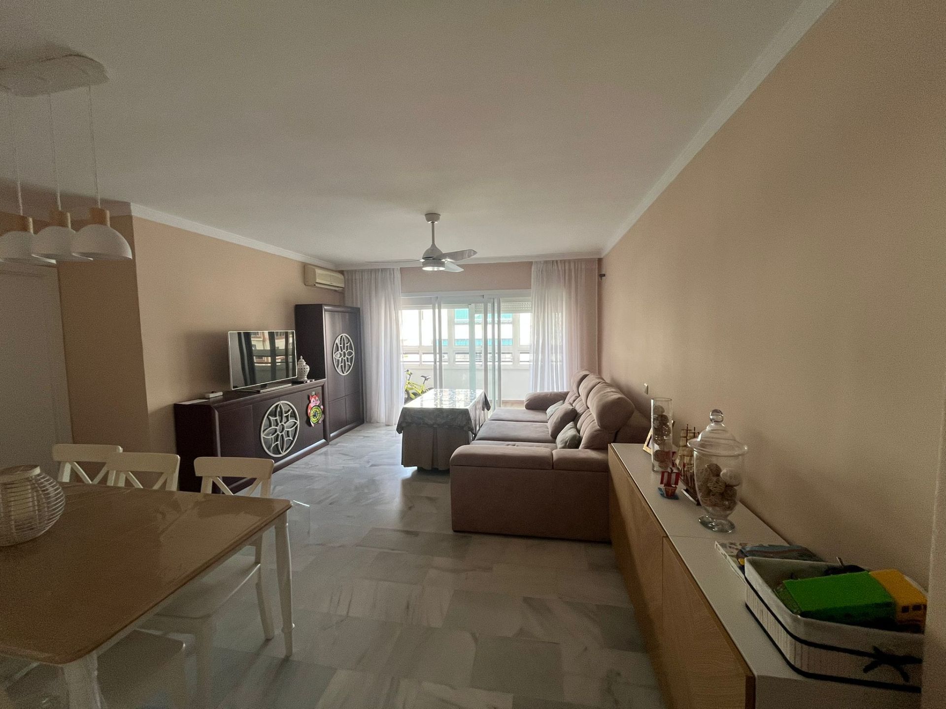 Sala de estar de Piso en venta en Vélez-Málaga con Aire acondicionado, Terraza y Trastero