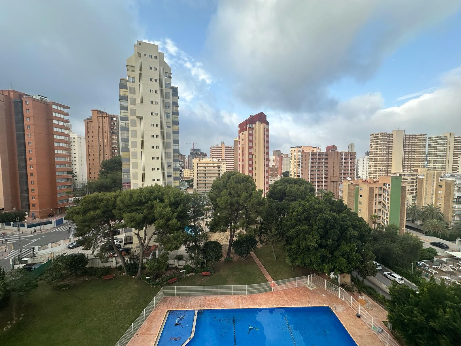 Vista exterior de Apartament en venda en Benidorm amb Piscina