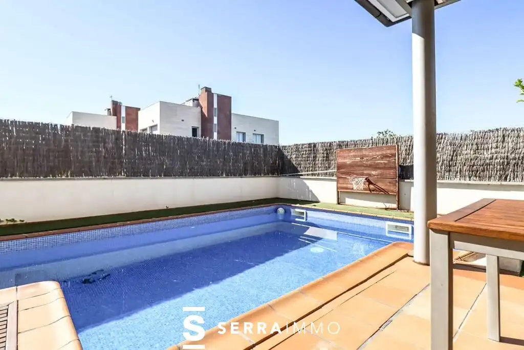 Piscina de Casa o xalet en venda en Vilafranca del Penedès amb Aire condicionat, Calefacció i Jardí privat