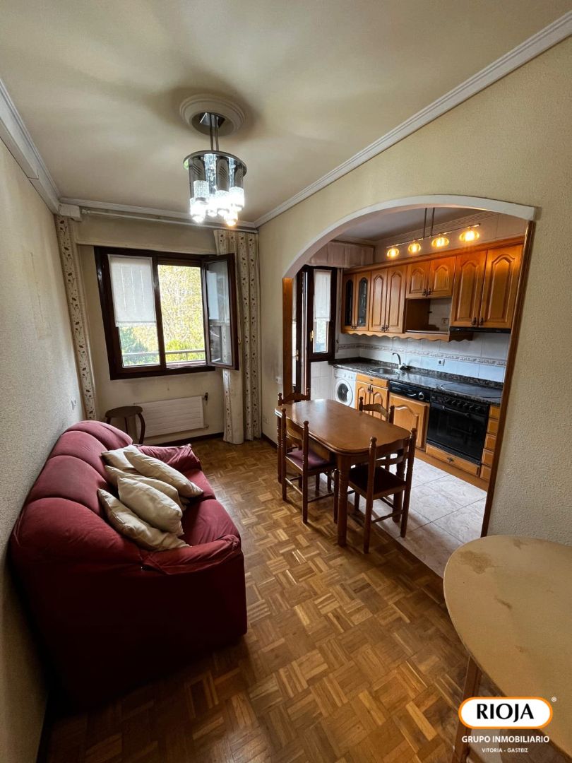 Cocina de Piso en venta en Vitoria - Gasteiz con Calefacción, Trastero y Amueblado