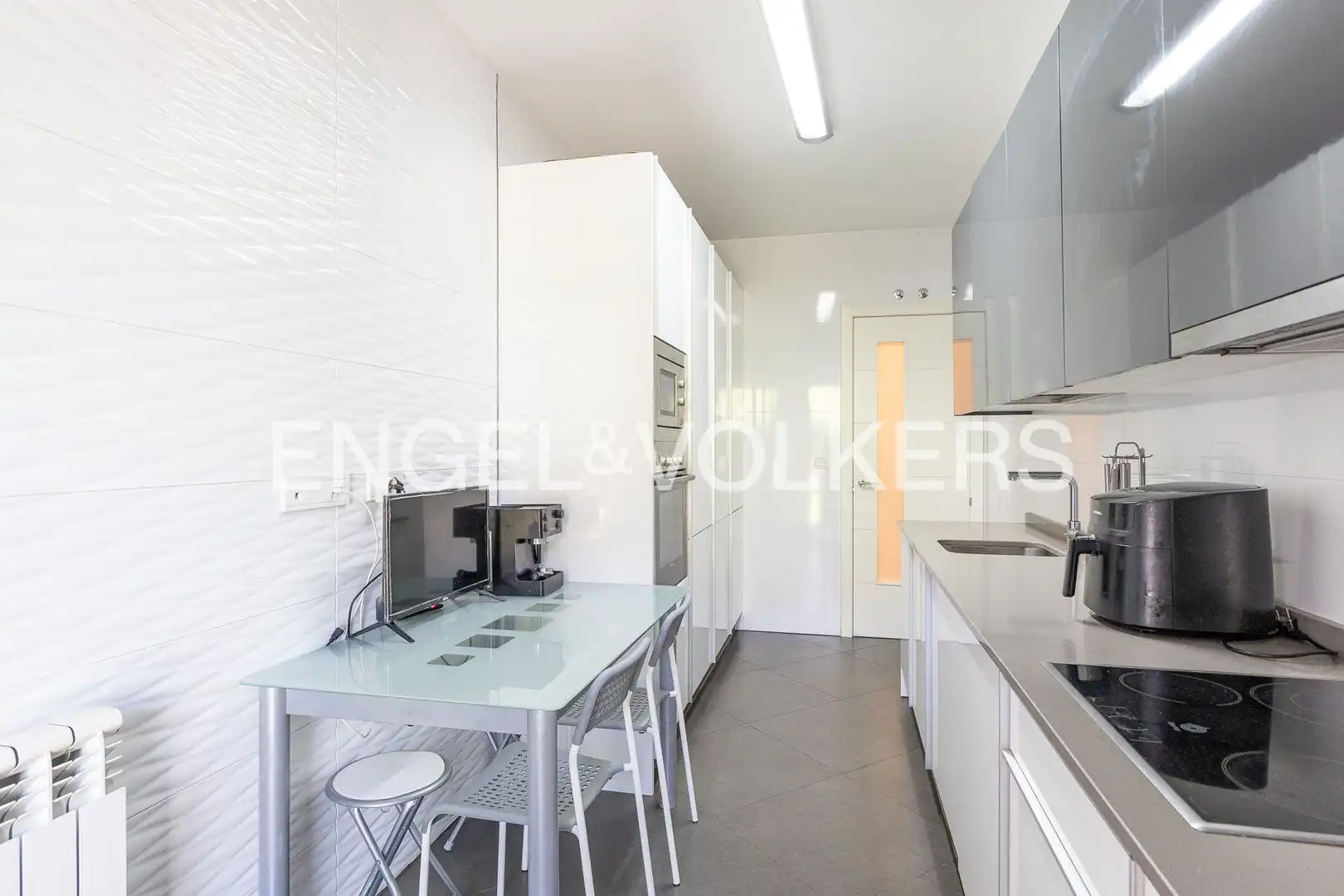 Cocina de Apartamento en venta en Madrid con Aire acondicionado, Calefacción y Jardín privado