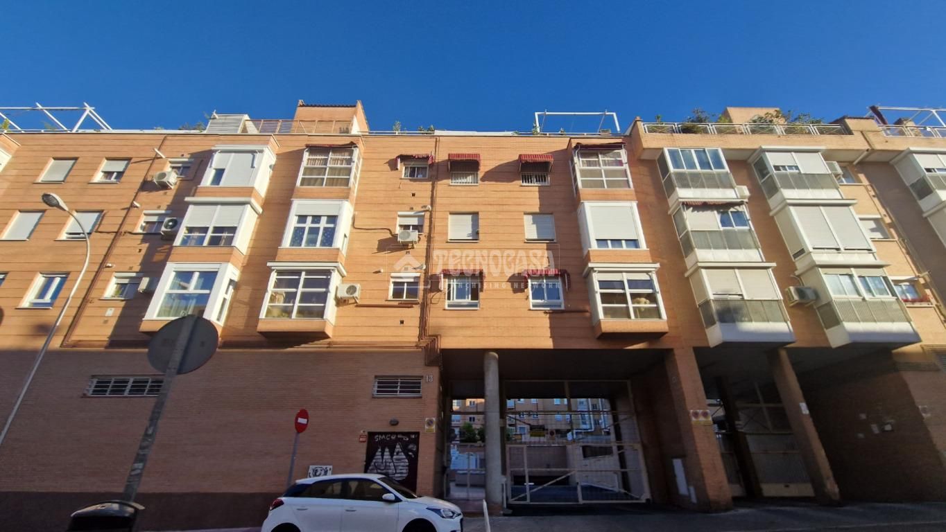 Exterior view of Flat for sale in  Madrid Capital  with Heating and Community pool
