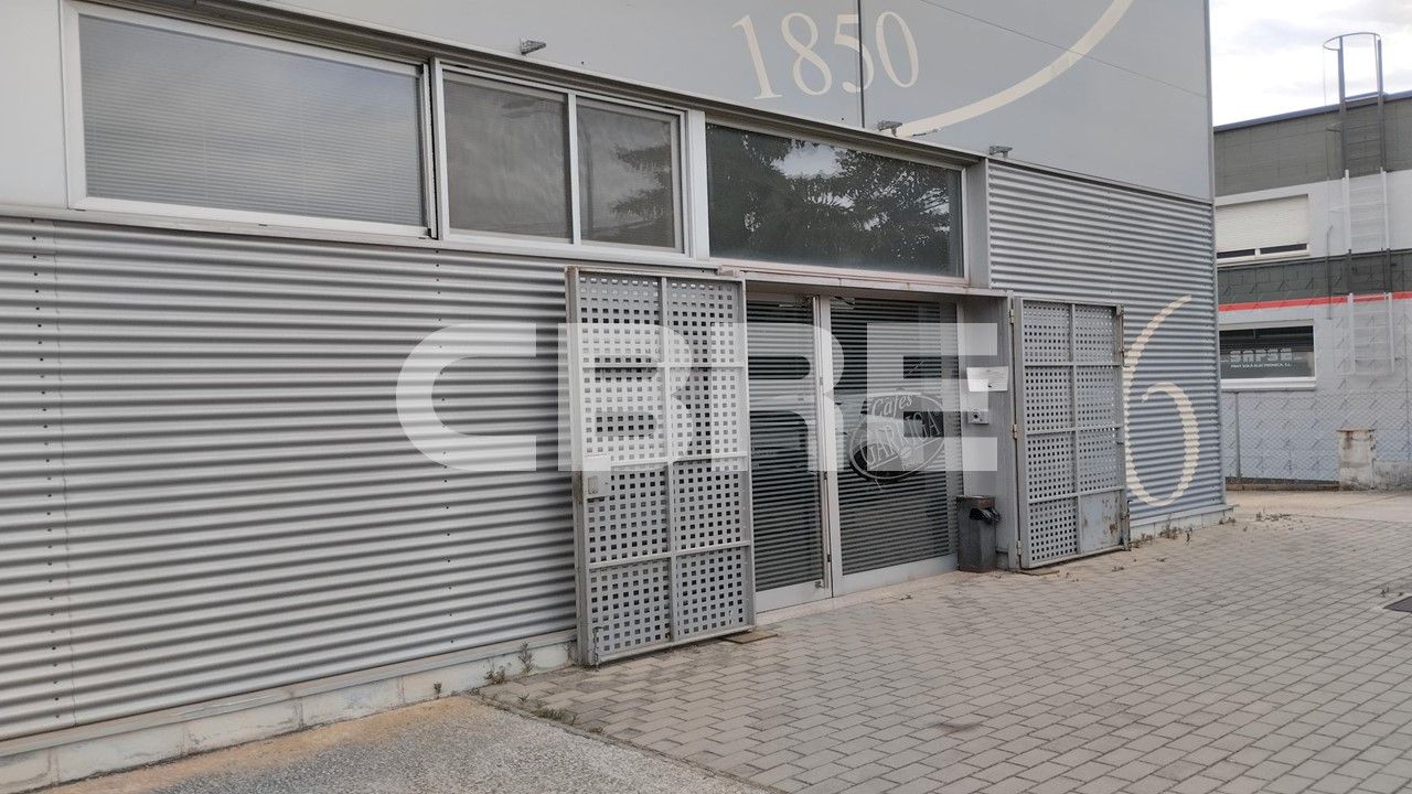 Außenansicht von Fabrikhallen zum verkauf in Barberà del Vallès mit Alarm