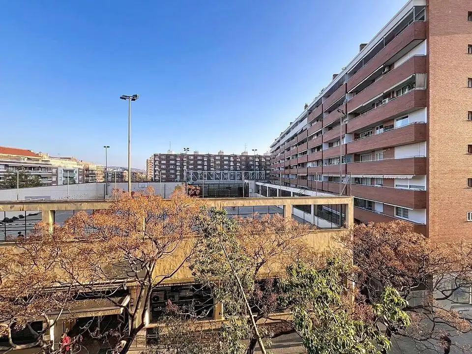 Außenansicht von Wohnungen zum Verkauf in Barcelona mit Heizung, Parkett und Möbliert