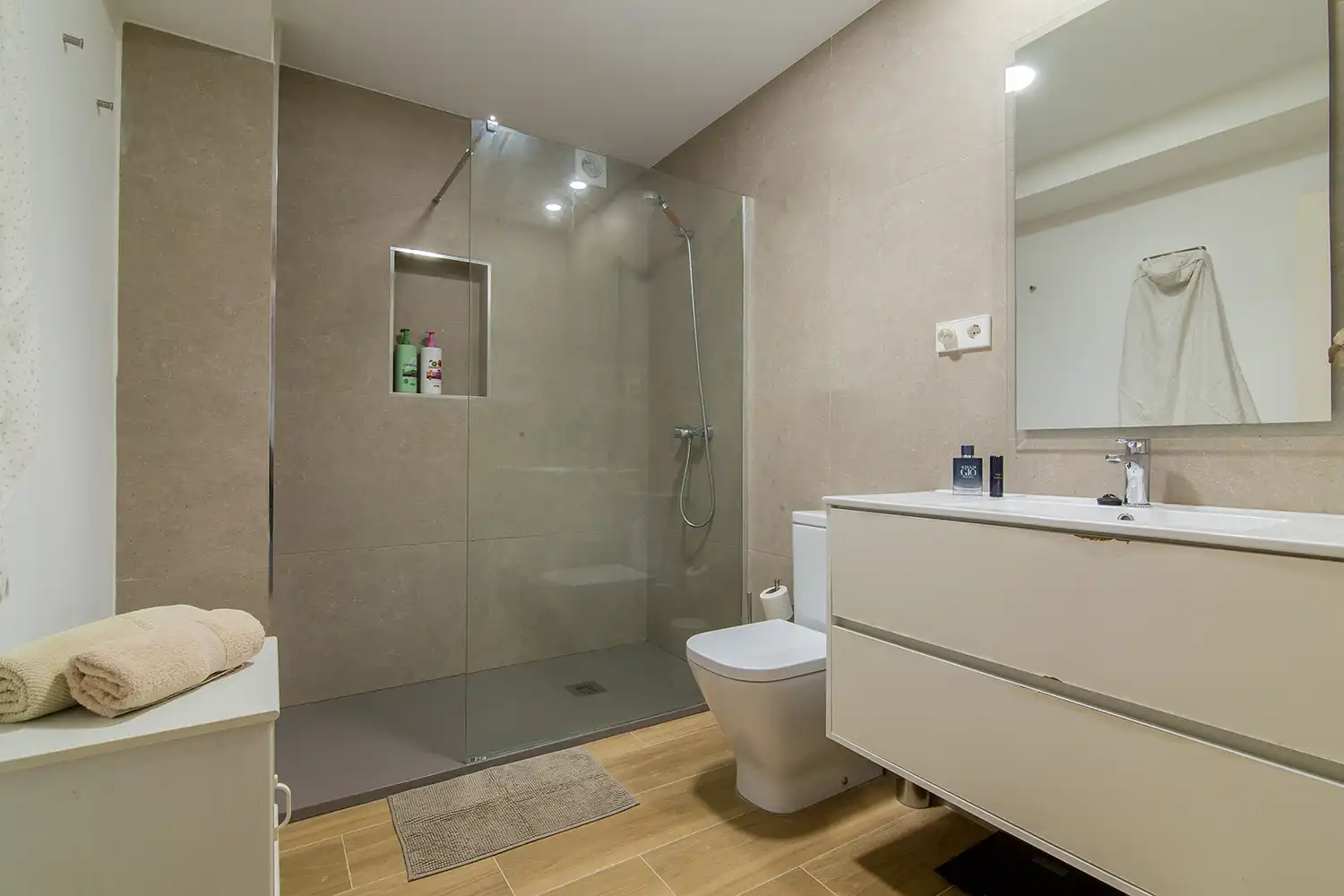 Badezimmer von Wohnung zum Verkauf in Caldes d'Estrac mit Privatgarten, Terrasse und Balkon