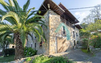 Vista exterior de Casa o xalet en venda en Cangas de Onís amb Calefacció, Jardí privat i Parquet