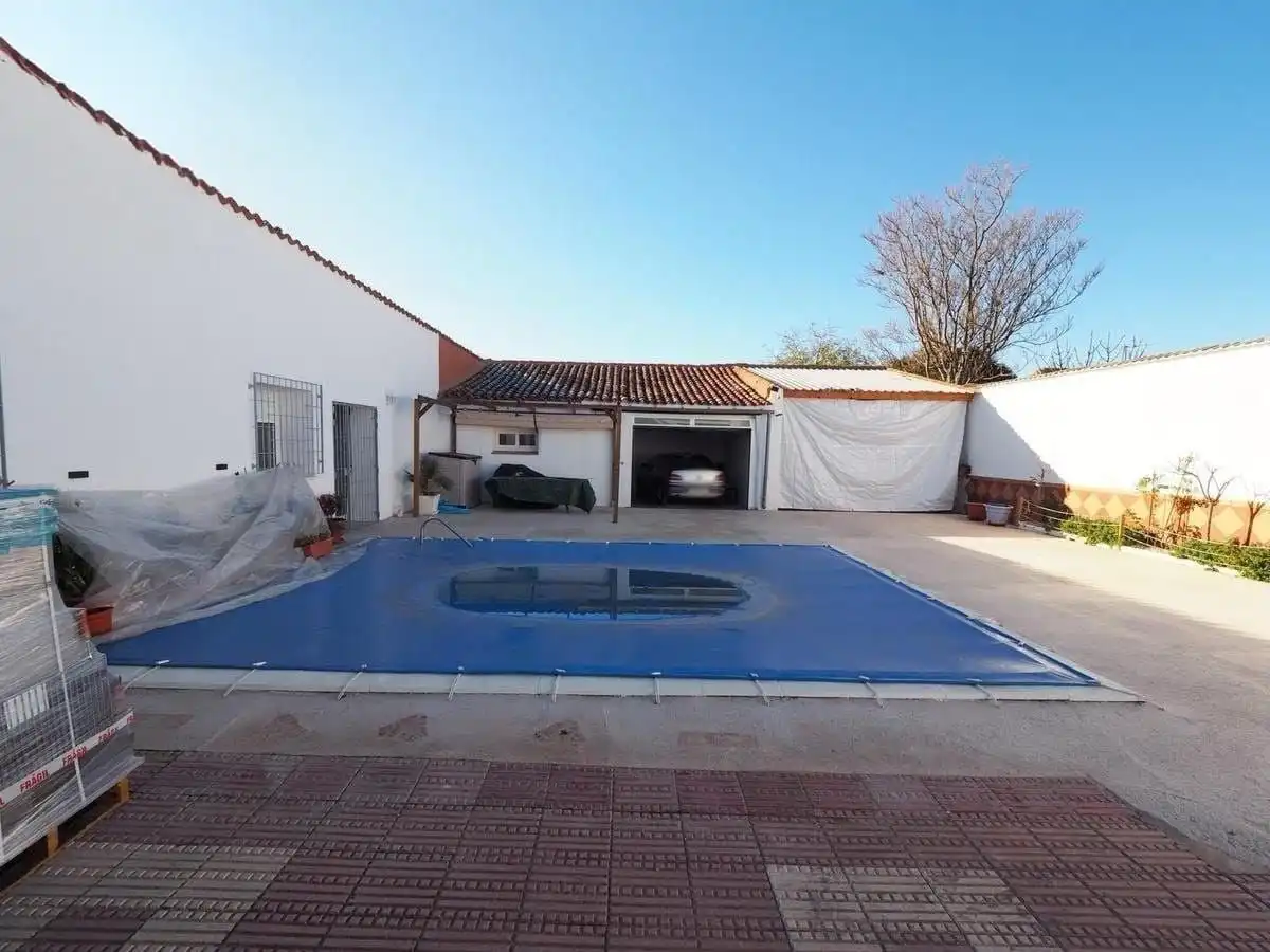 Piscina de Finca rústica en venda en Alcázar de San Juan amb Aire condicionat, Jardí privat i Terrassa
