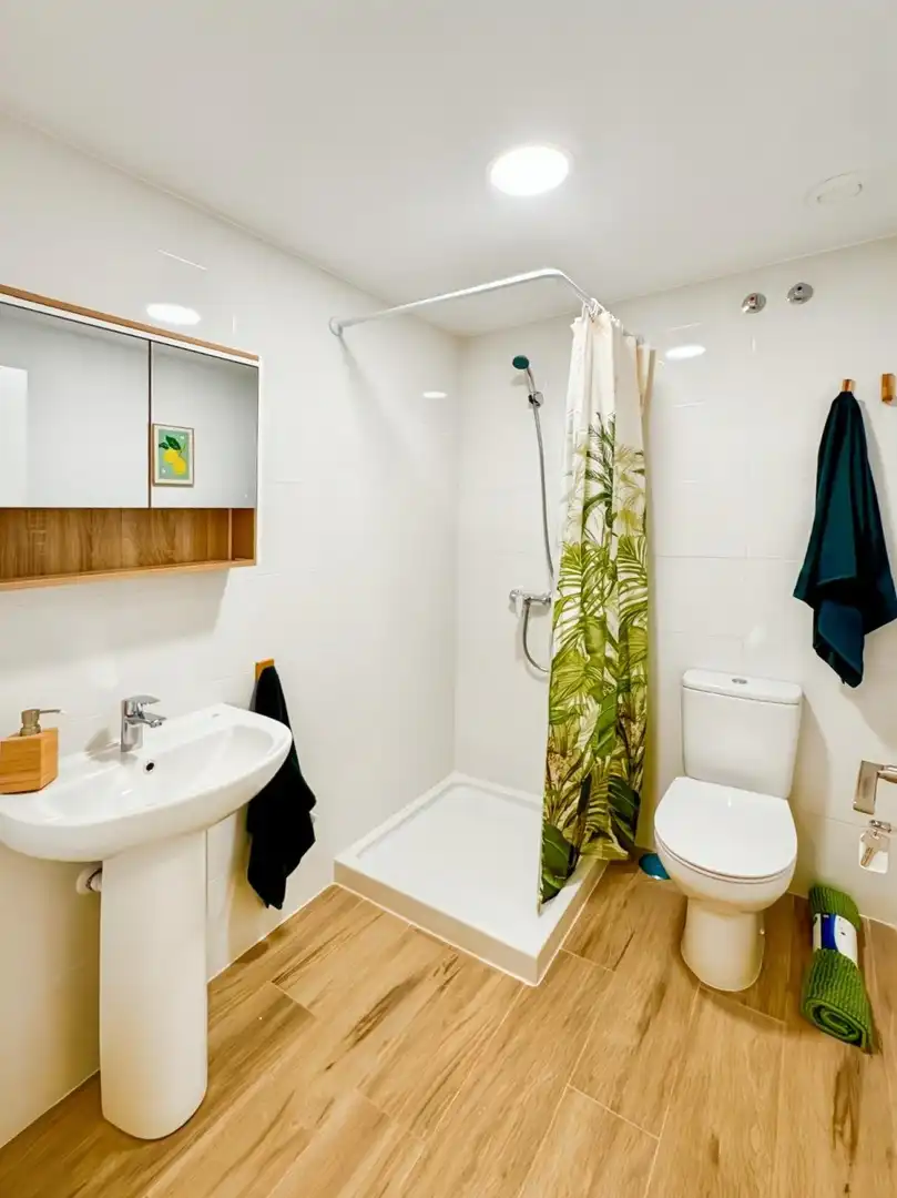 Bathroom of Flat for sale in Benidorm  with Heating, Furnished and Balcony