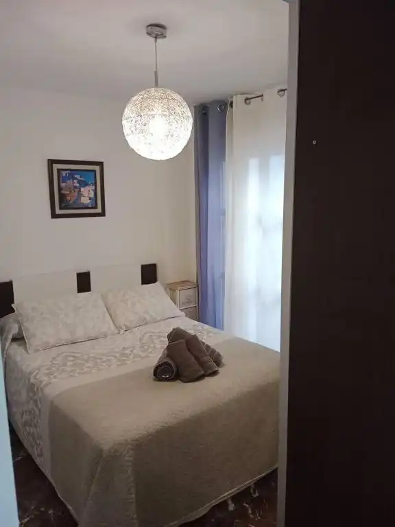 Dormitori de Pis de lloguer en Jaén amb Aire condicionat, Moblat i Microones