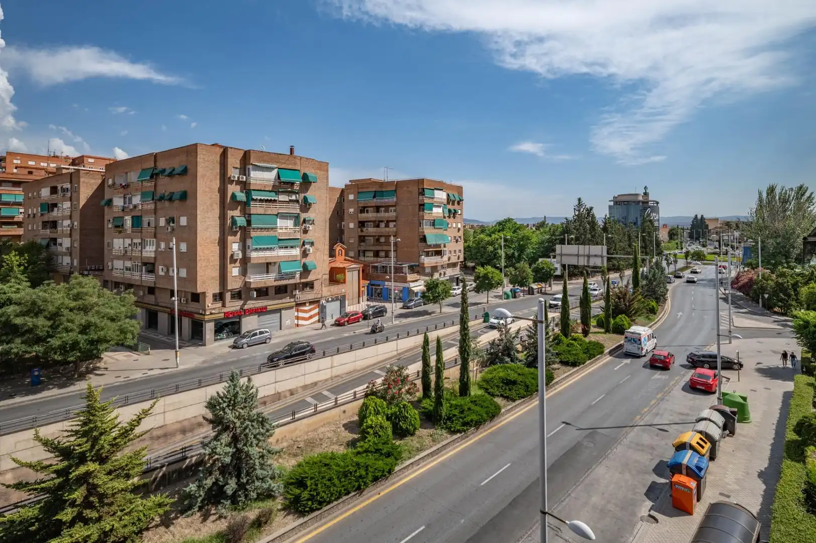 Vista exterior de Pis en venda en Granada amb Piscina comunitària