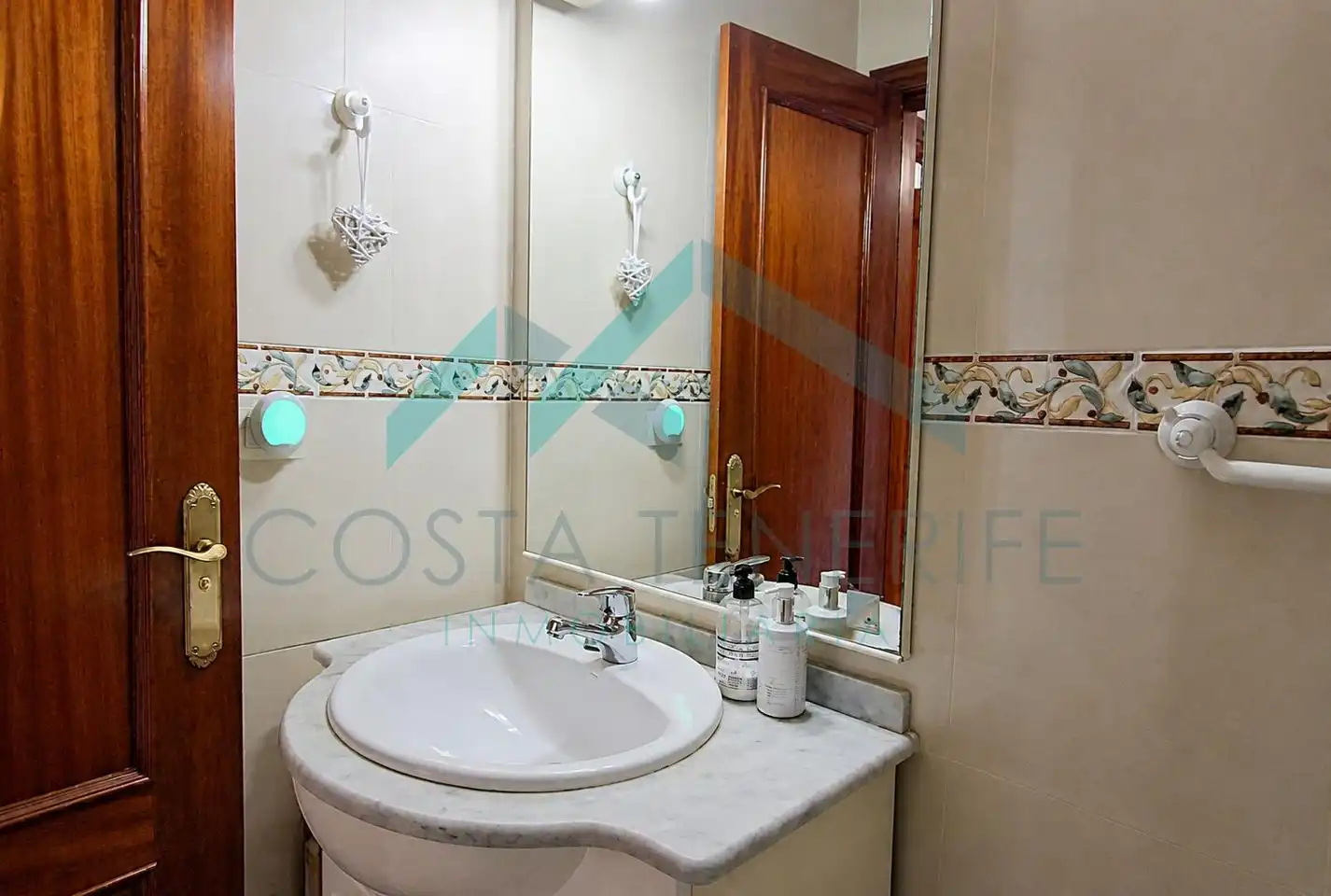 Badezimmer von Erdgeschoss zum Verkauf in Arona mit Klimaanlage, Terrasse und Möbliert