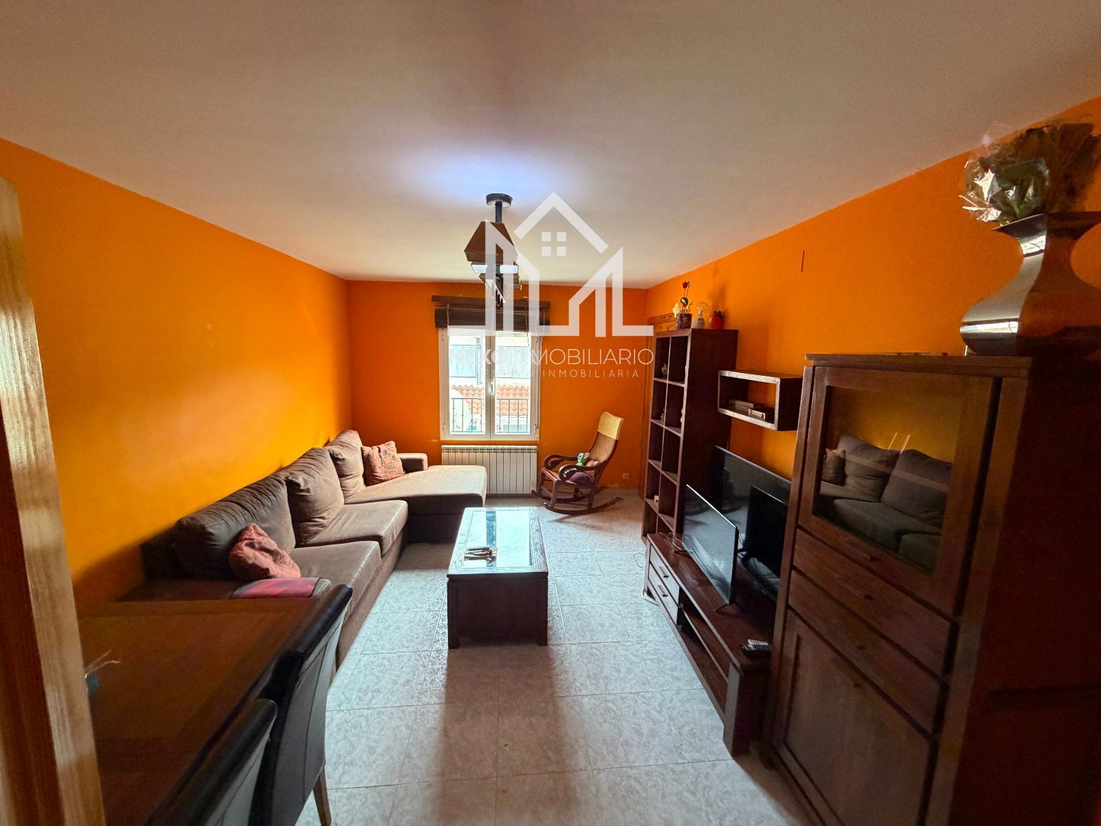 Sala d'estar de Casa adosada en venda en El Romeral amb Traster i Moblat