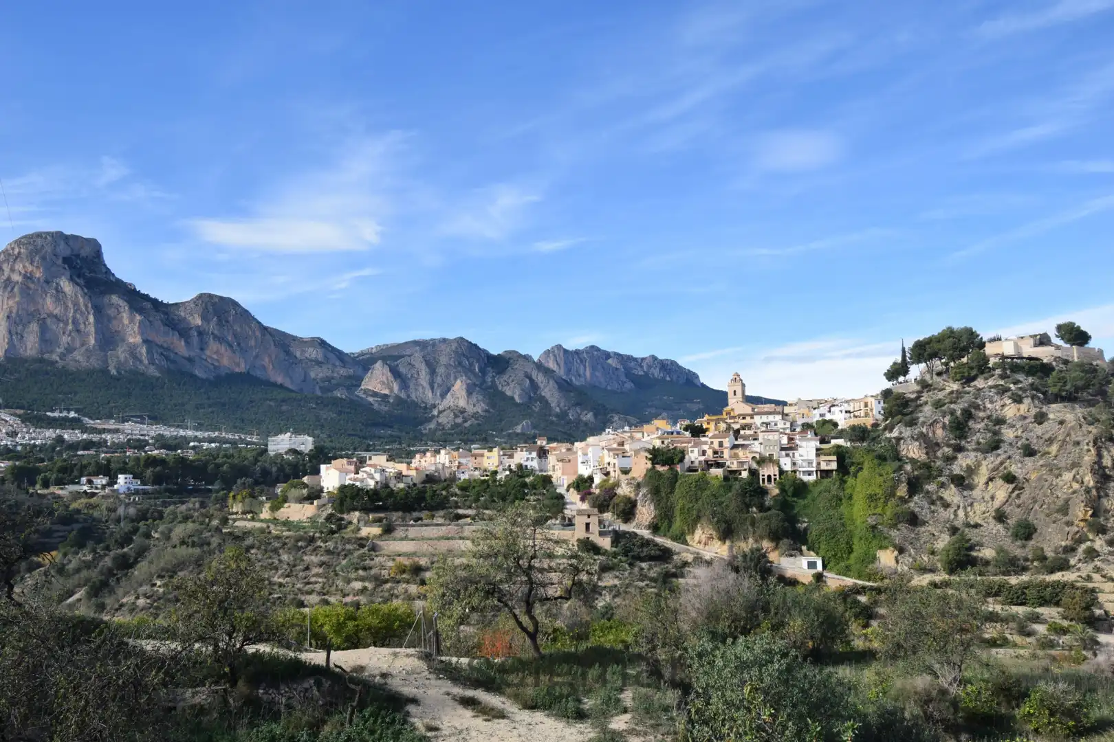 Vista exterior de Casa adosada en venta en La Nucia con Terraza, Horno y Lavadora