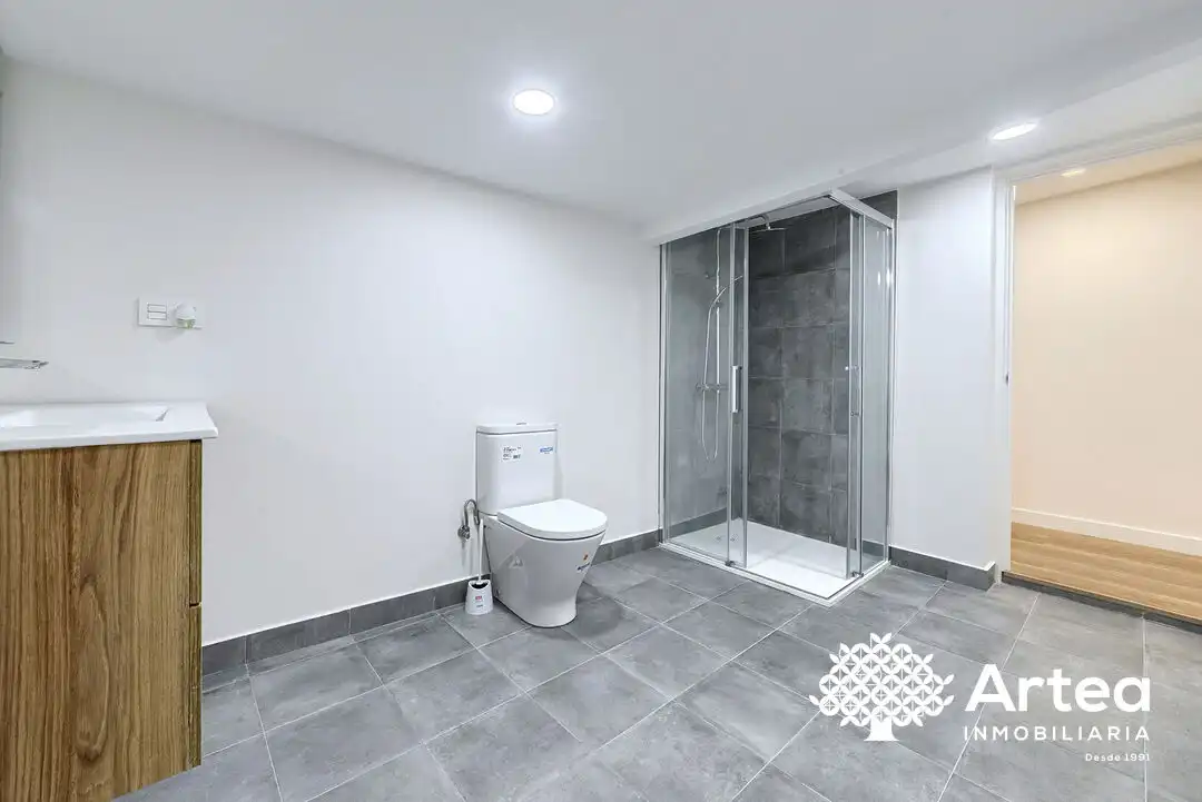 Baño de Piso en venta en Bilbao  con Balcón y Alarma