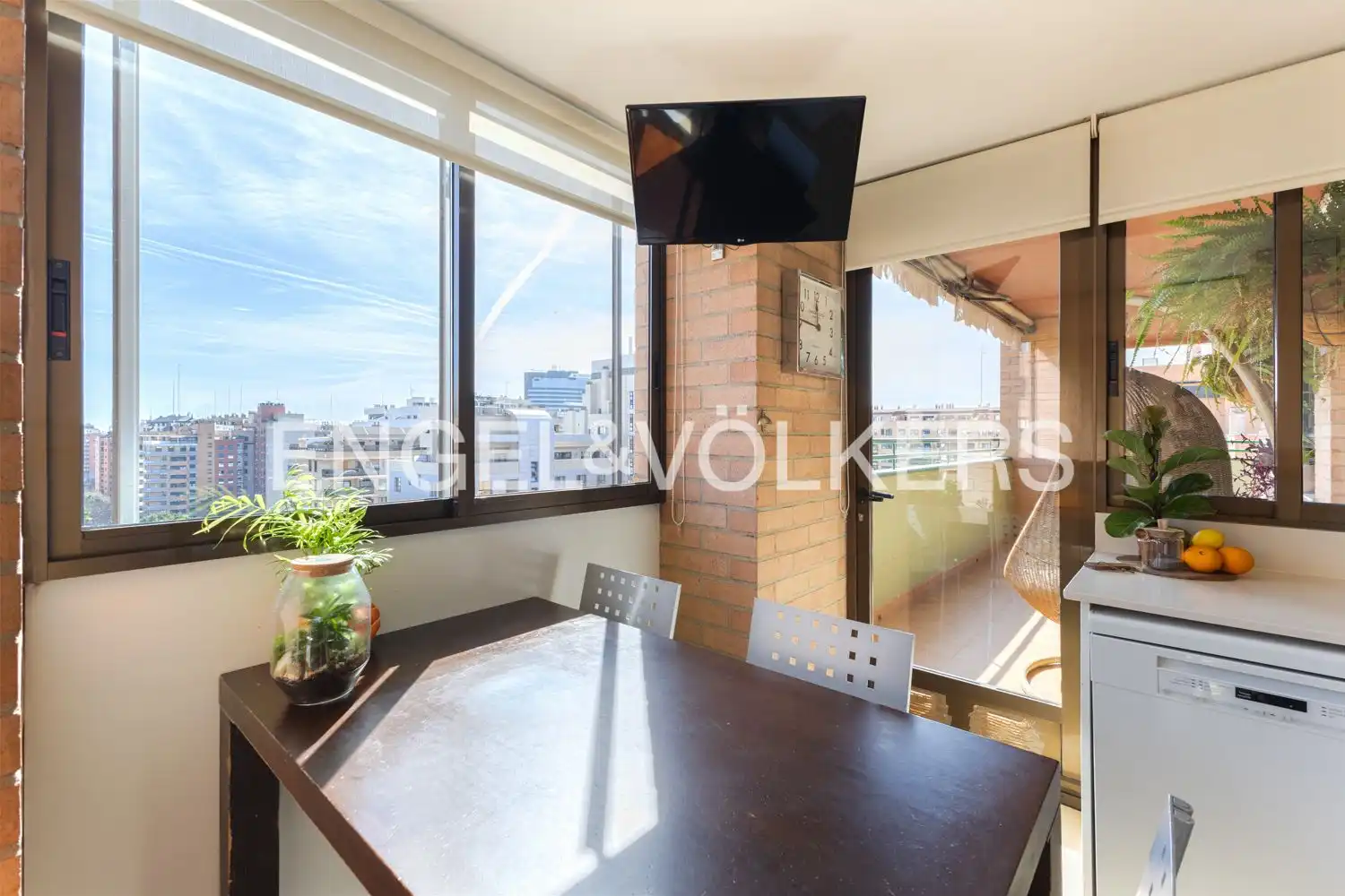 Außenansicht von Wohnung zum Verkauf in Valencia mit Klimaanlage, Heizung und Terrasse