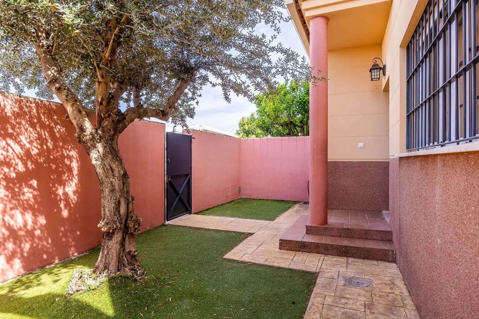 Terraza de Casa adosada de alquiler en Espartinas con Aire acondicionado, Calefacción y Jardín privado