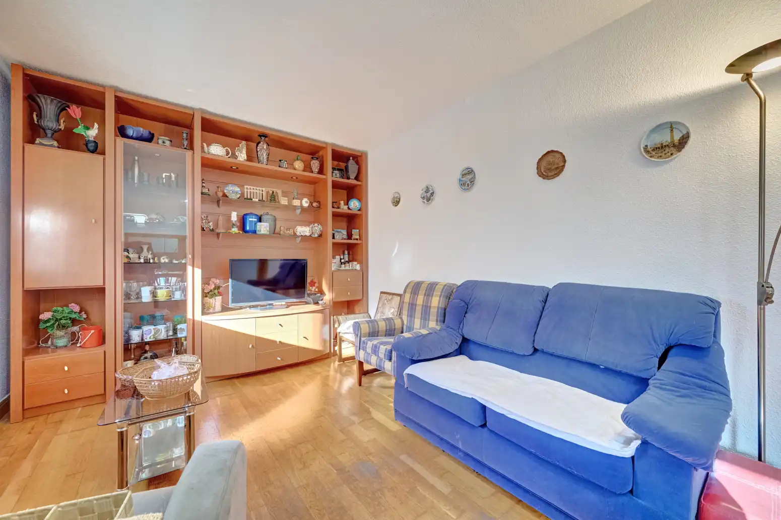 Wohnzimmer von Wohnung zum Verkauf in  Pamplona / Iruña mit Parkett, Terrasse und Abstellraum
