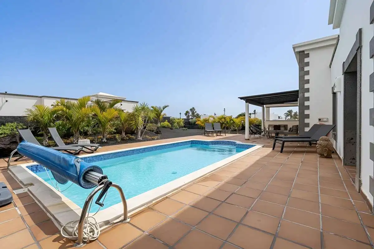 Vista exterior de Casa o xalet en venda en Yaiza amb Piscina