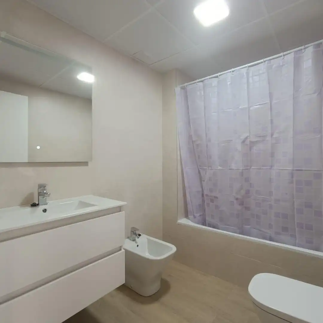 Badezimmer von Wohnung zur Miete in Murcia mit Klimaanlage, Heizung und Möbliert