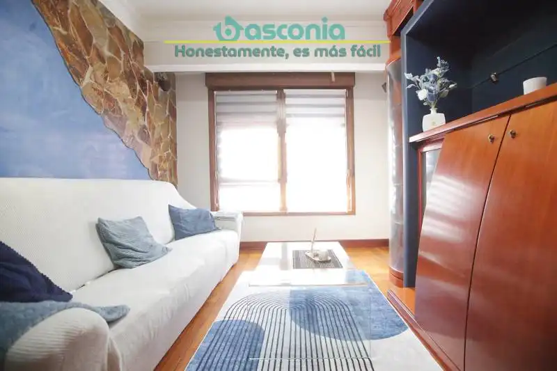 Bedroom of Flat for sale in Basauri   with Heating and Furnished