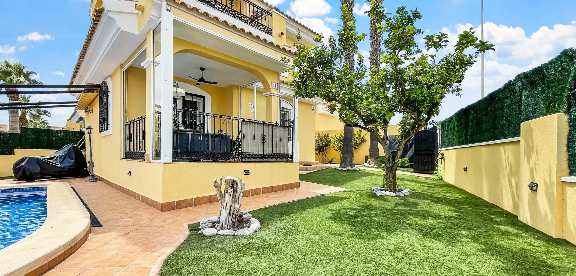 Estudio con terraza en venta en Orihuela Costa