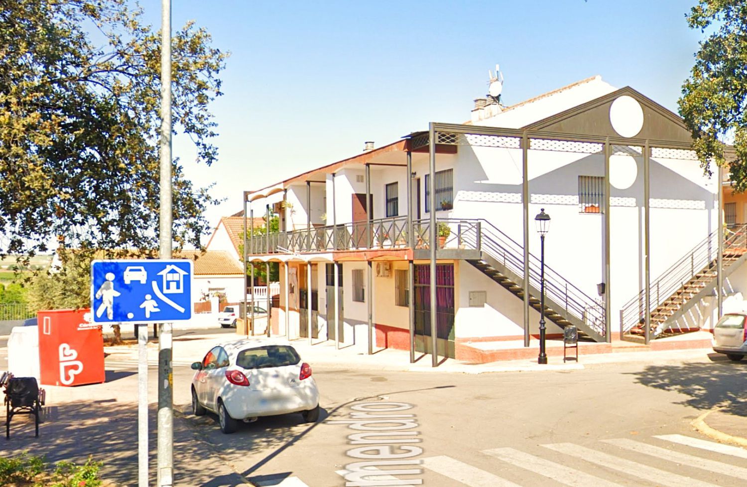 Vista exterior de Pis en venda en Guillena amb Calefacció i Terrassa