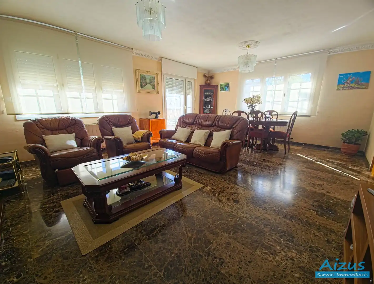 Sala d'estar de Casa o xalet en venda en Cerdanyola del Vallès amb Aire condicionat, Calefacció i Jardí privat