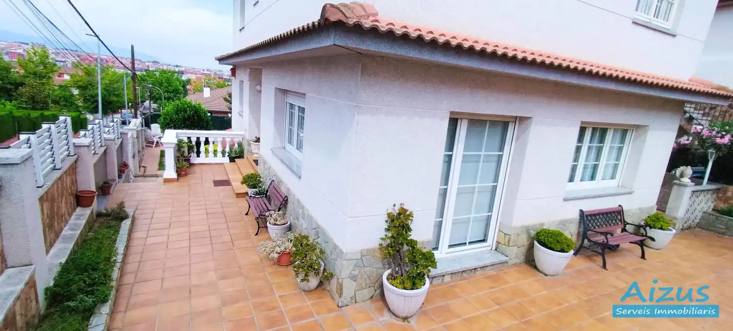 Terrassa de Casa o xalet en venda en Cerdanyola del Vallès amb Aire condicionat, Calefacció i Jardí privat