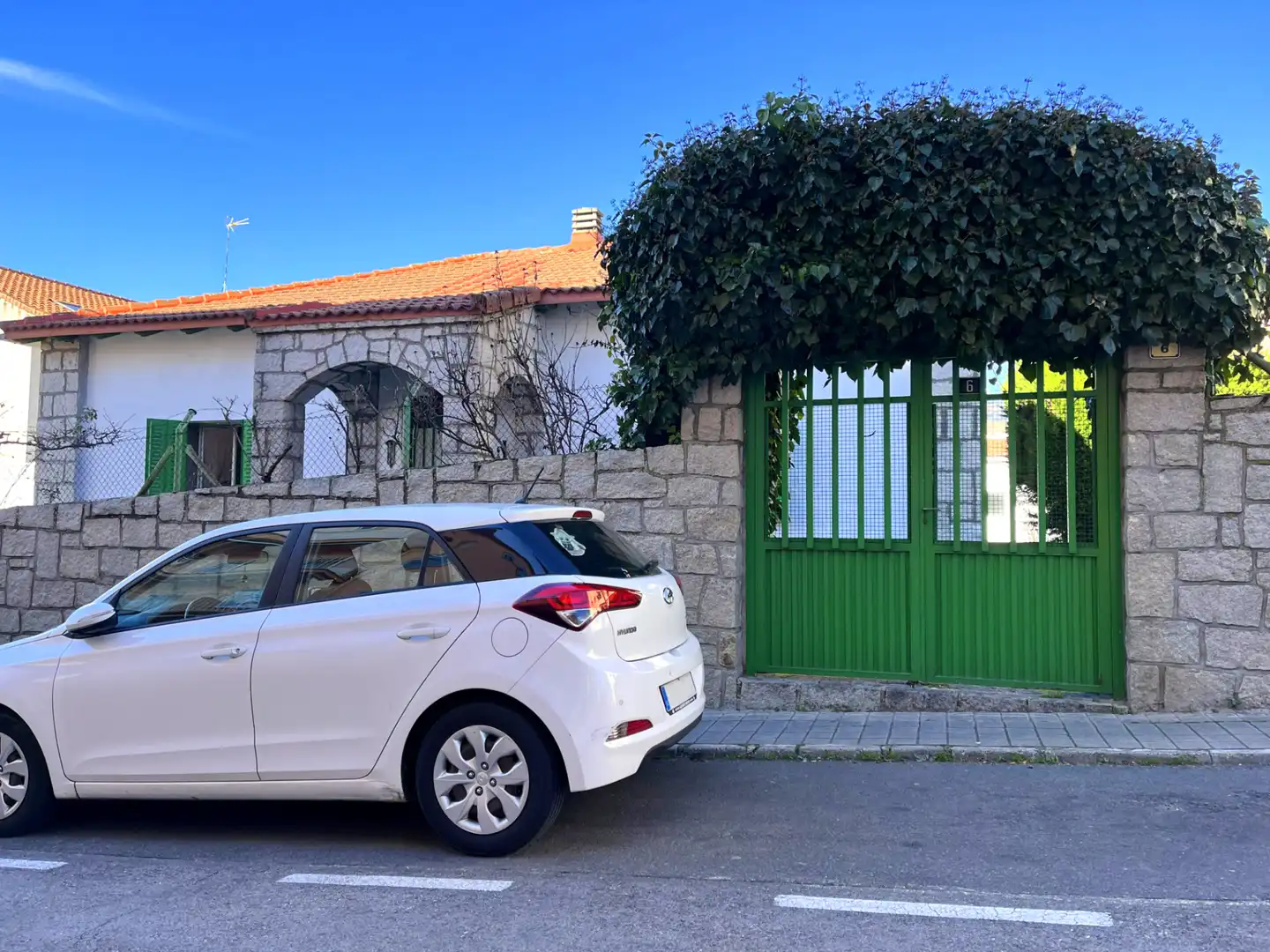 Vista exterior de Casa o xalet en venda en Guadarrama amb Calefacció, Jardí privat i Terrassa