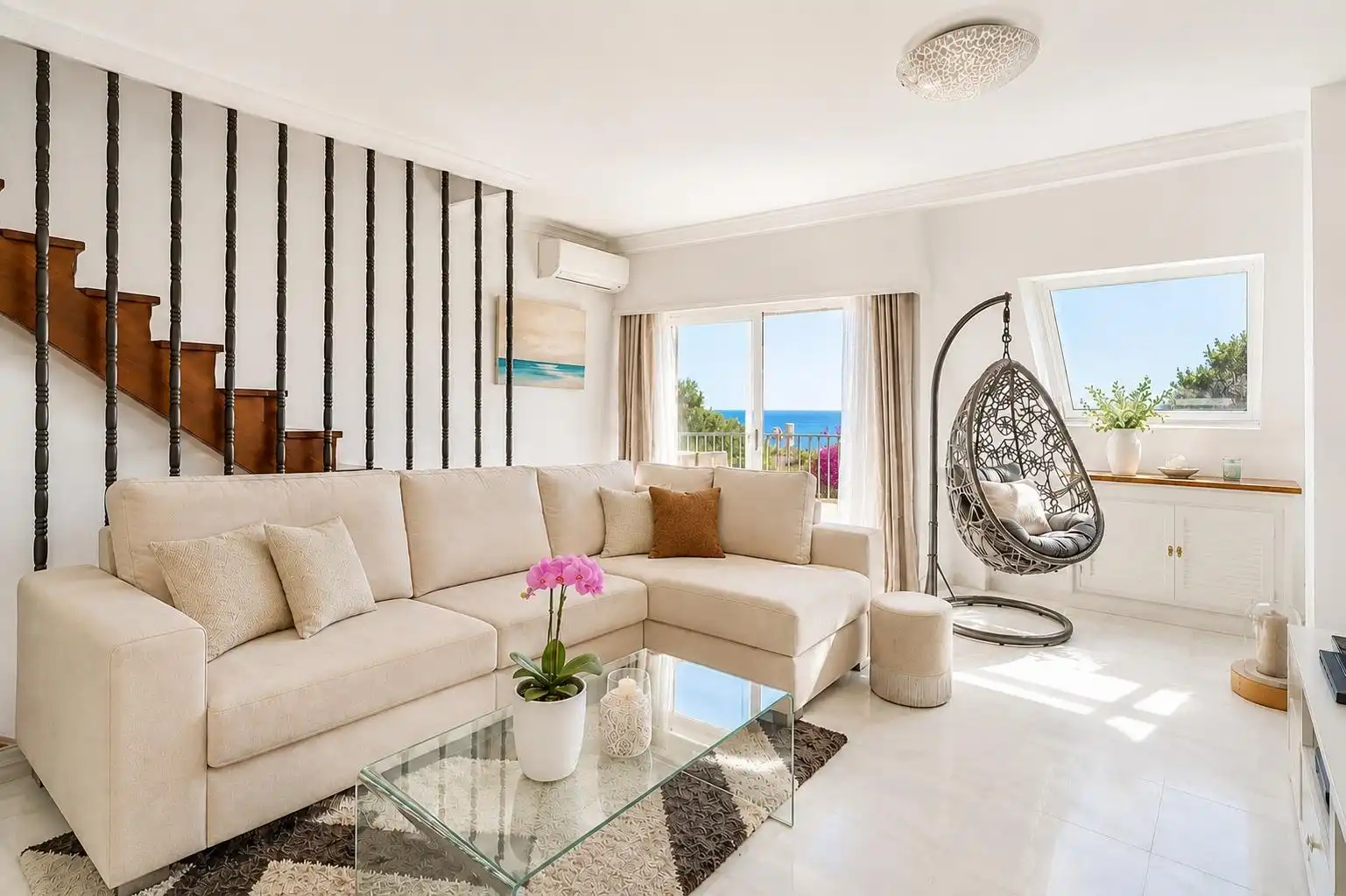 Sala d'estar de Casa adosada en venda en Estepona amb Aire condicionat, Calefacció i Jardí privat
