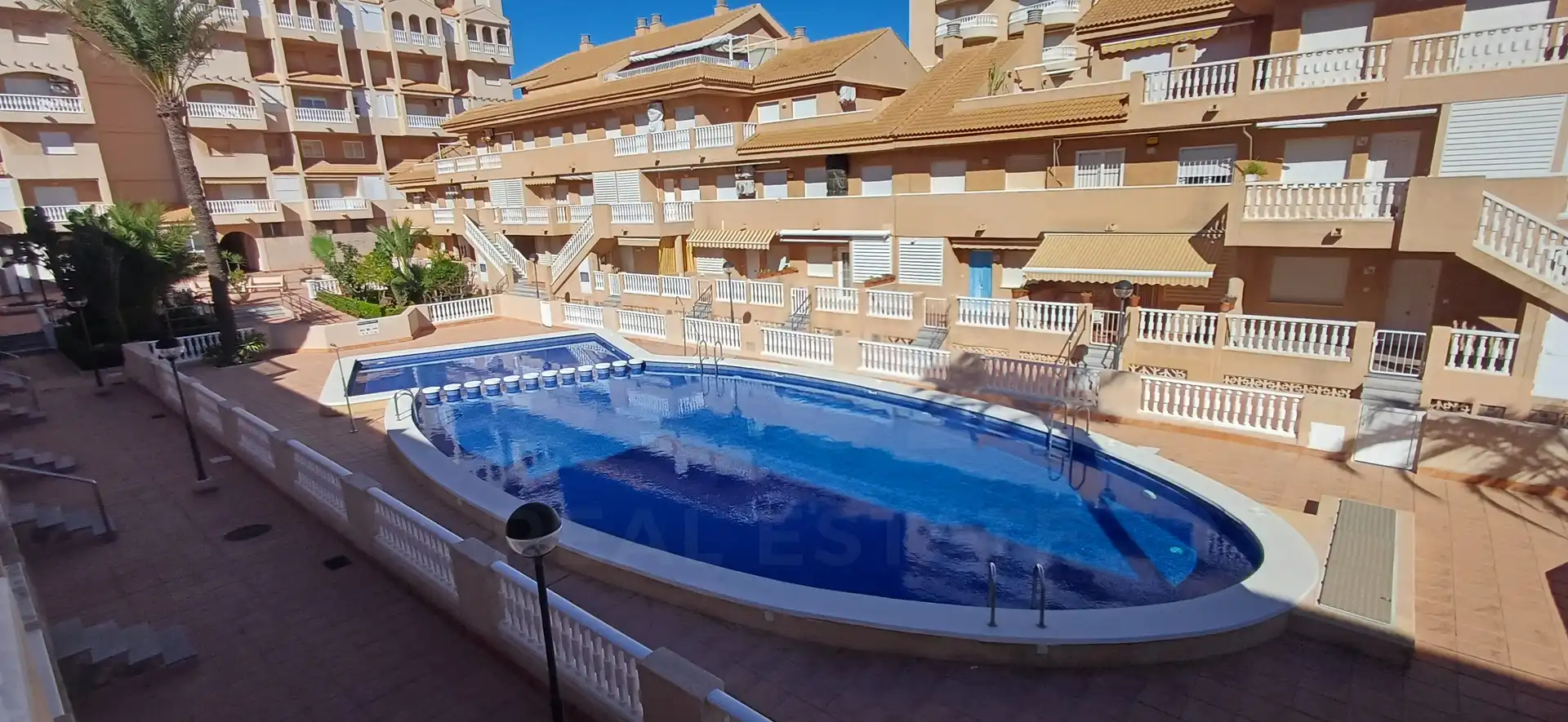 Piscina de Dúplex en venda en La Manga del Mar Menor amb Terrassa i Piscina