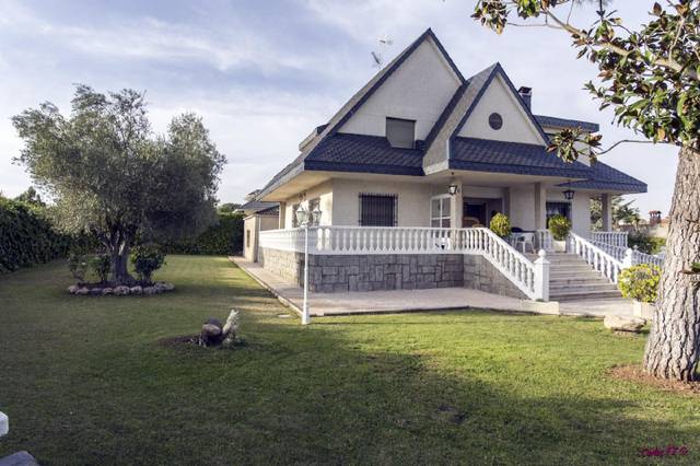 Casa-chalet en Venta en Galindo y Perahuy