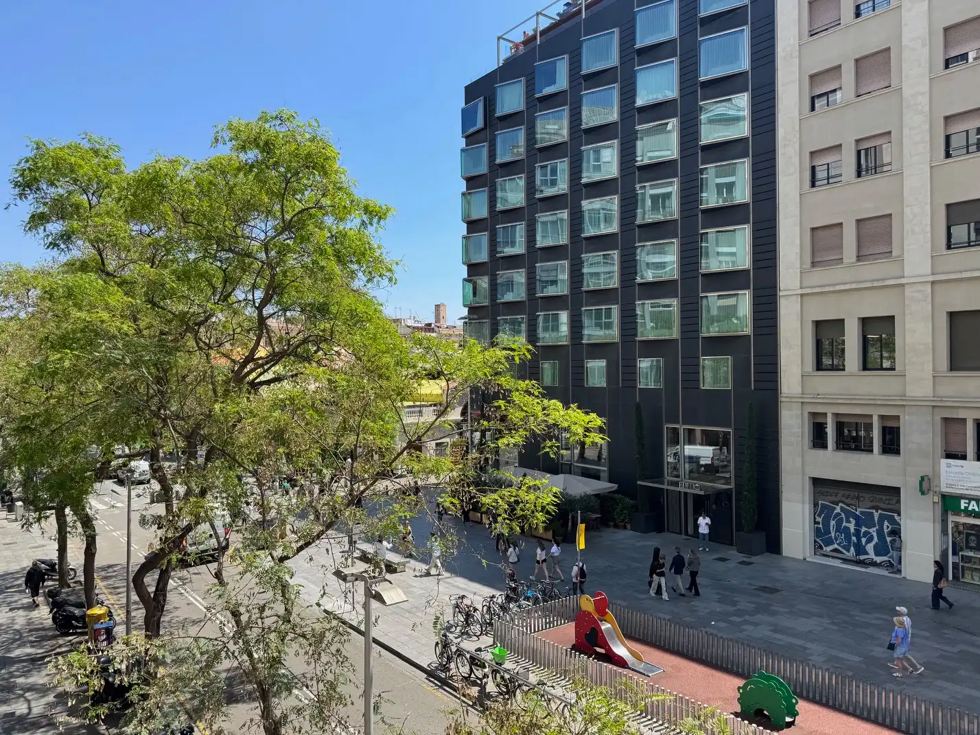 Vista exterior de Piso en venta en Barcelona con Aire acondicionado, Calefacción y Horno