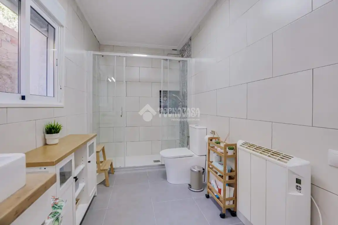 Bany de Casa o xalet en venda en Vilanova del Vallès amb Calefacció, Jardí privat i Terrassa