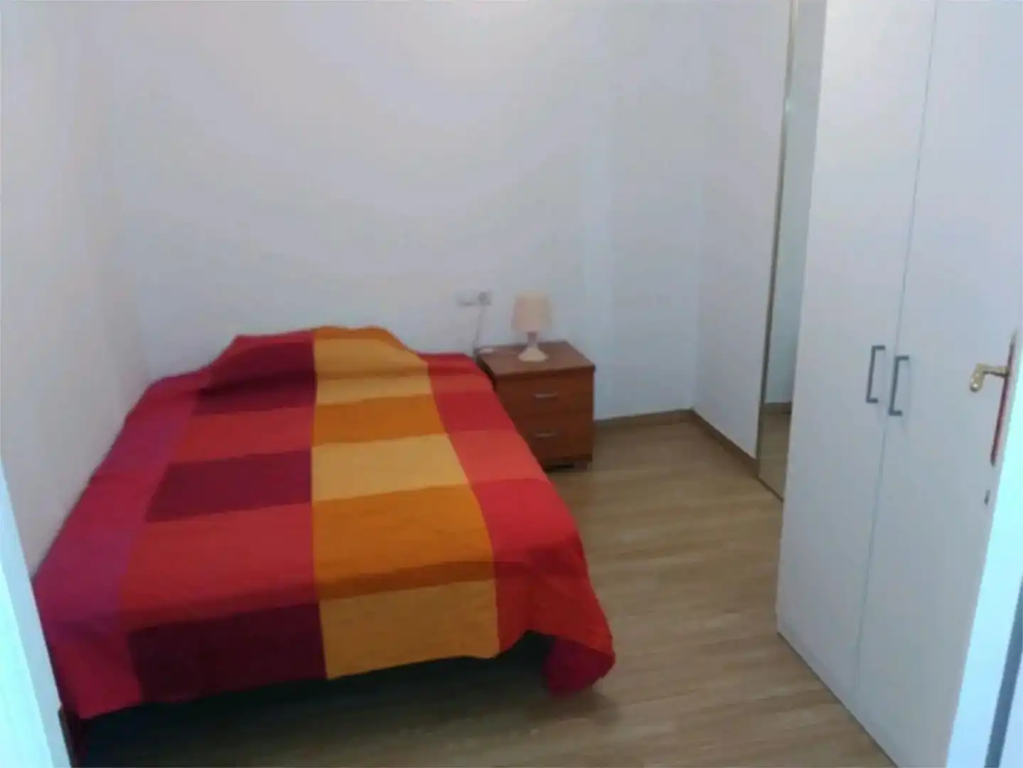 Dormitori de Pis per a compartir en Caldes de Montbui amb Moblat i Balcó