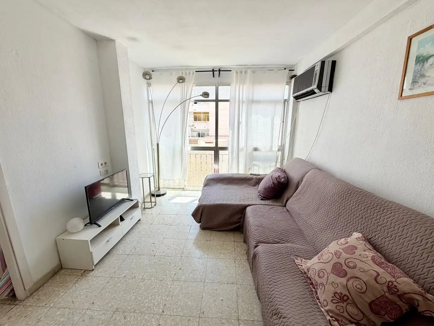 Sala d'estar de Pis en venda en Almería amb Aire condicionat, Calefacció i Moblat