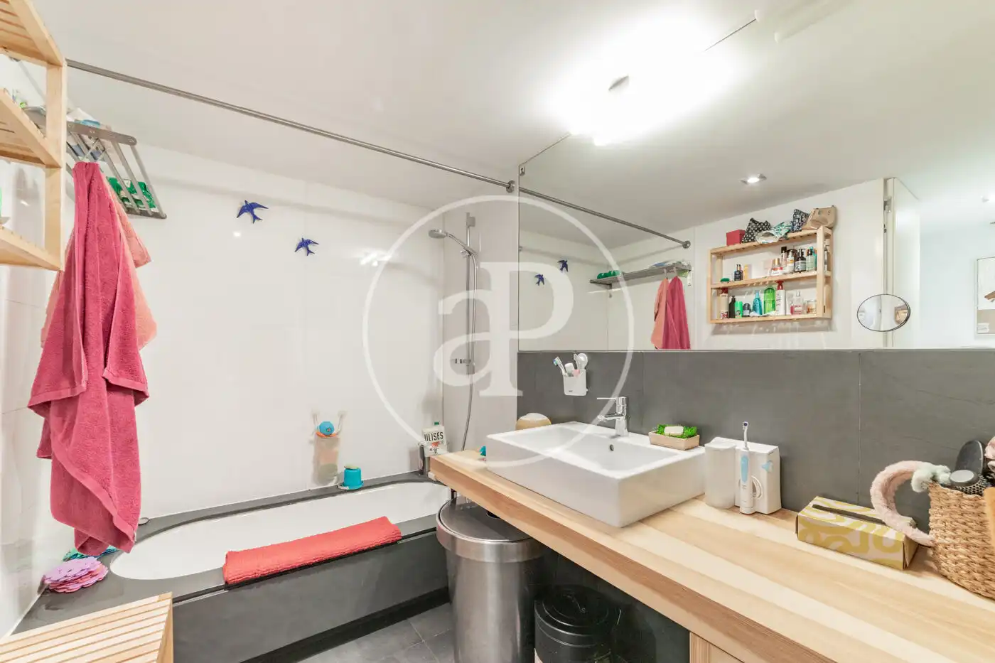 Baño de Piso en venta en Madrid con Calefacción, Terraza y Trastero