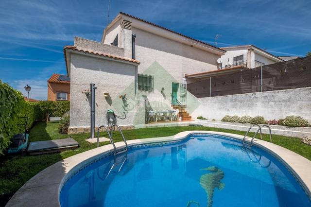 Casa adosada en Venta en Carranque