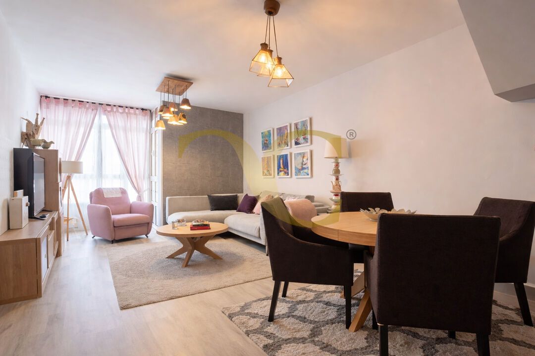 Sala d'estar de Dúplex en venda en Llanes amb Calefacció, Traster i Moblat