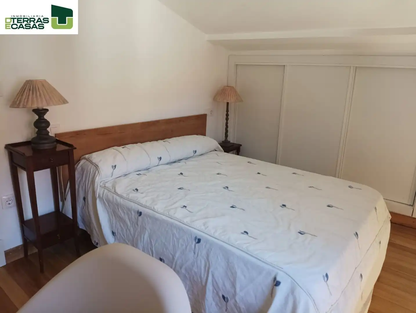 Habitación de Ático para compartir en Pontevedra Capital  con Calefacción, Terraza y Amueblado