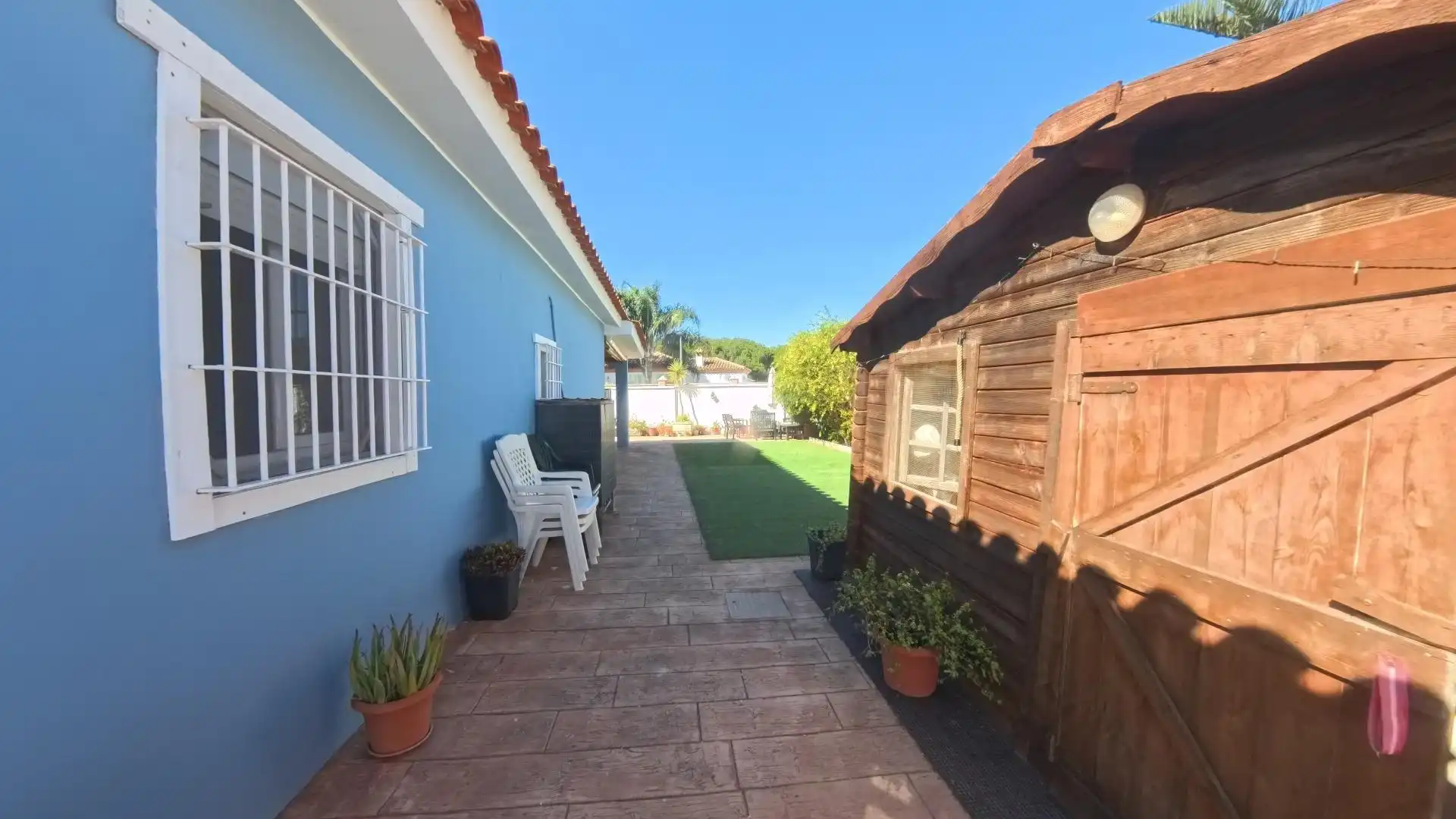 Vista exterior de Casa o xalet en venda en El Puerto de Santa María amb Aire condicionat, Jardí privat i Traster