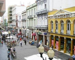 Vista exterior de Àtic en venda en Las Palmas de Gran Canaria amb Aire condicionat, Terrassa i Balcó