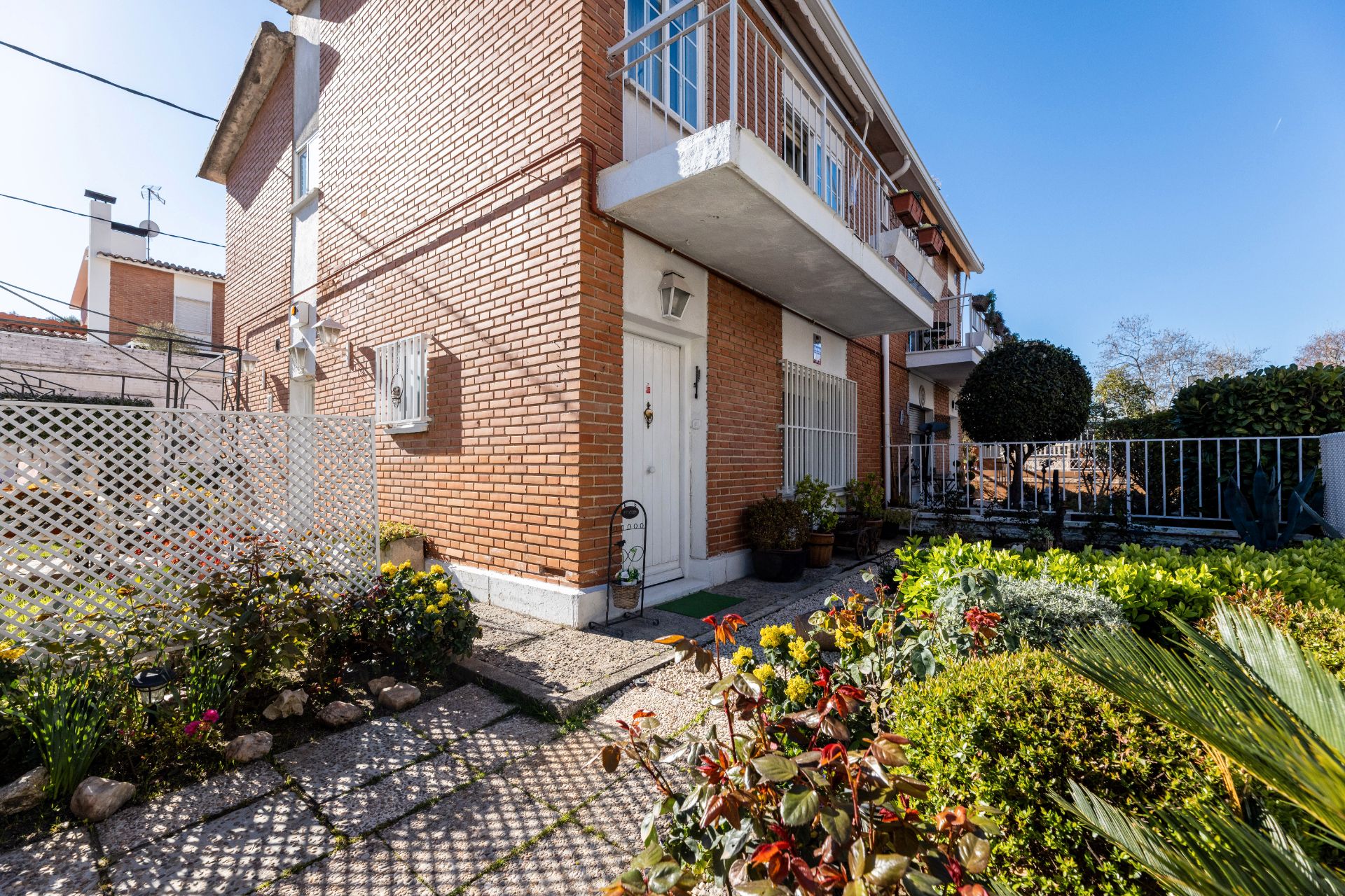 Vista exterior de Casa adosada en venda en  Madrid Capital amb Calefacció, Jardí privat i Balcó