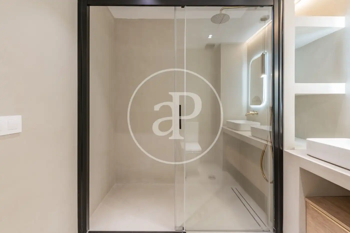 Baño de Piso de alquiler en Madrid con Aire acondicionado, Calefacción y Se aceptan mascotas