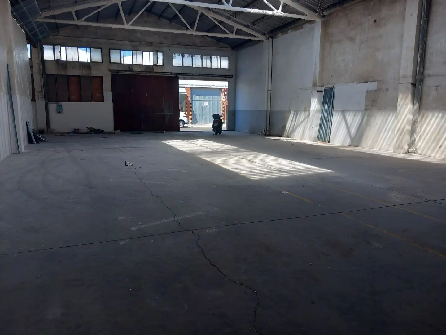 Parkplatz von Fabrikhallen zur Miete in L'Hospitalet de Llobregat