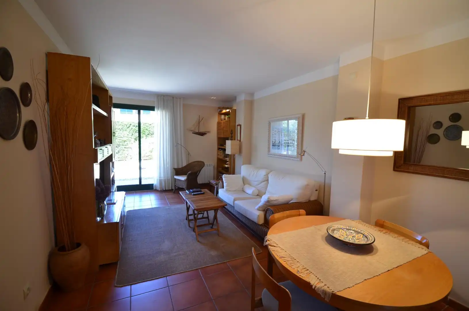 Wohnzimmer von Erdgeschoss zum Verkauf in L'Ametlla de Mar  mit Klimaanlage, Privatgarten und Terrasse