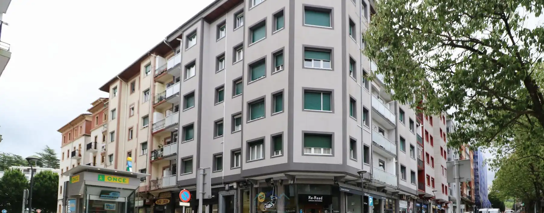 Vista exterior de Pis en venda en Irun  amb Calefacció, Traster i Moblat