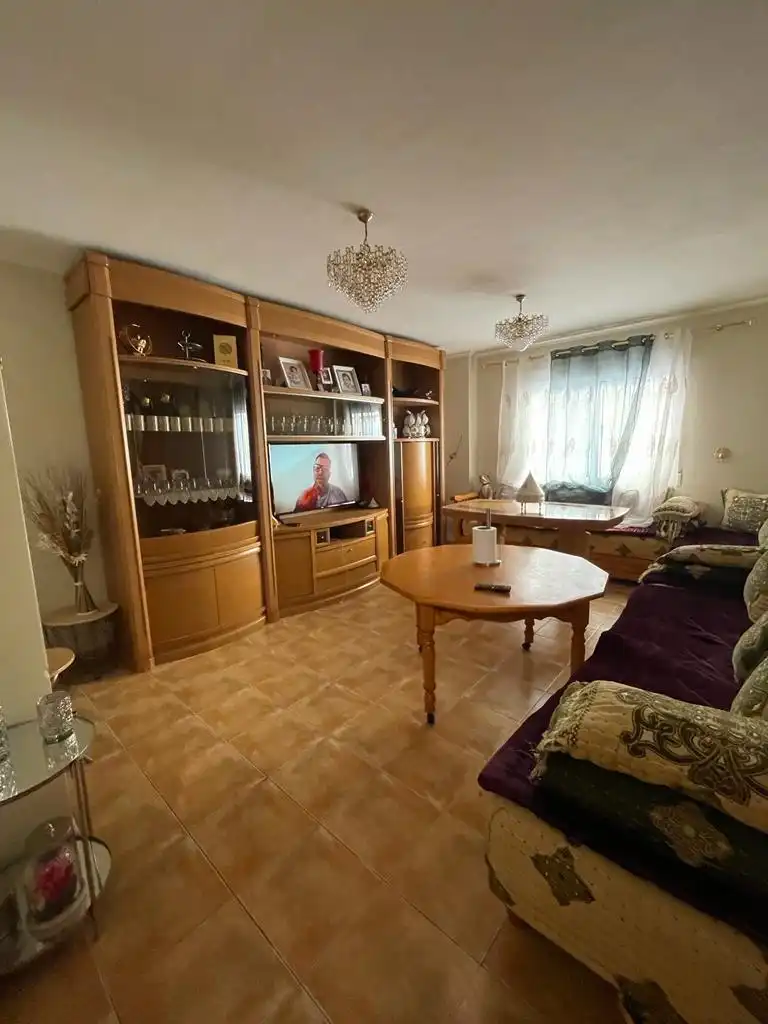 Sala de estar de Planta baja en venta en El Pinós / Pinoso con Jardín privado y Amueblado