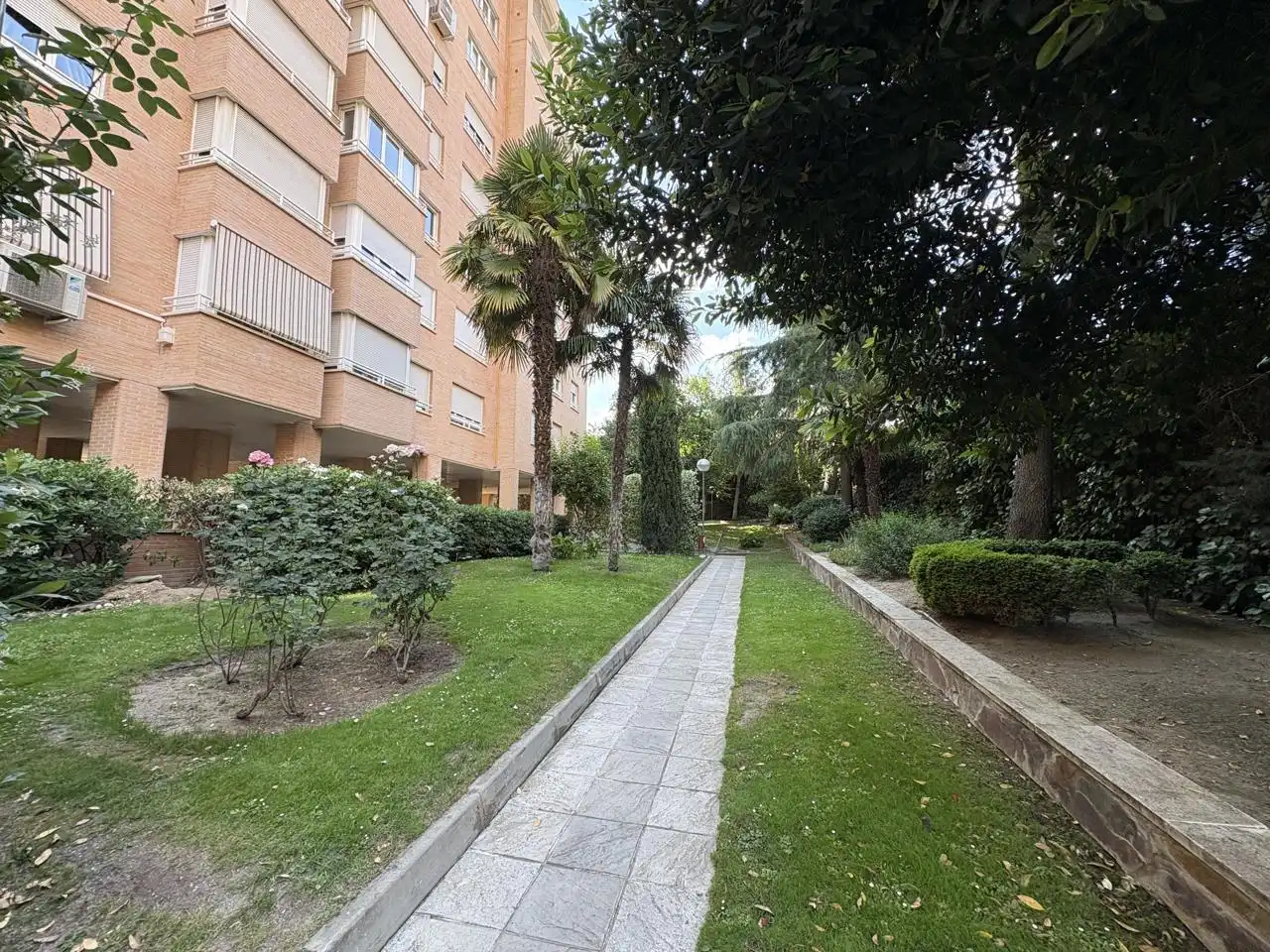 Außenansicht von Wohnung zur Miete in Madrid mit Heizung und Gemeinschaftspool